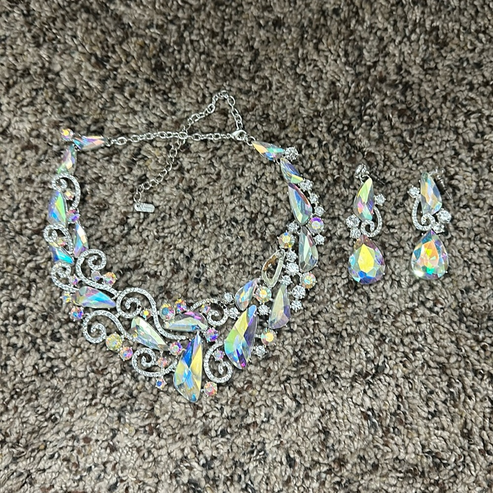Jewel Nevklace & Earring Set